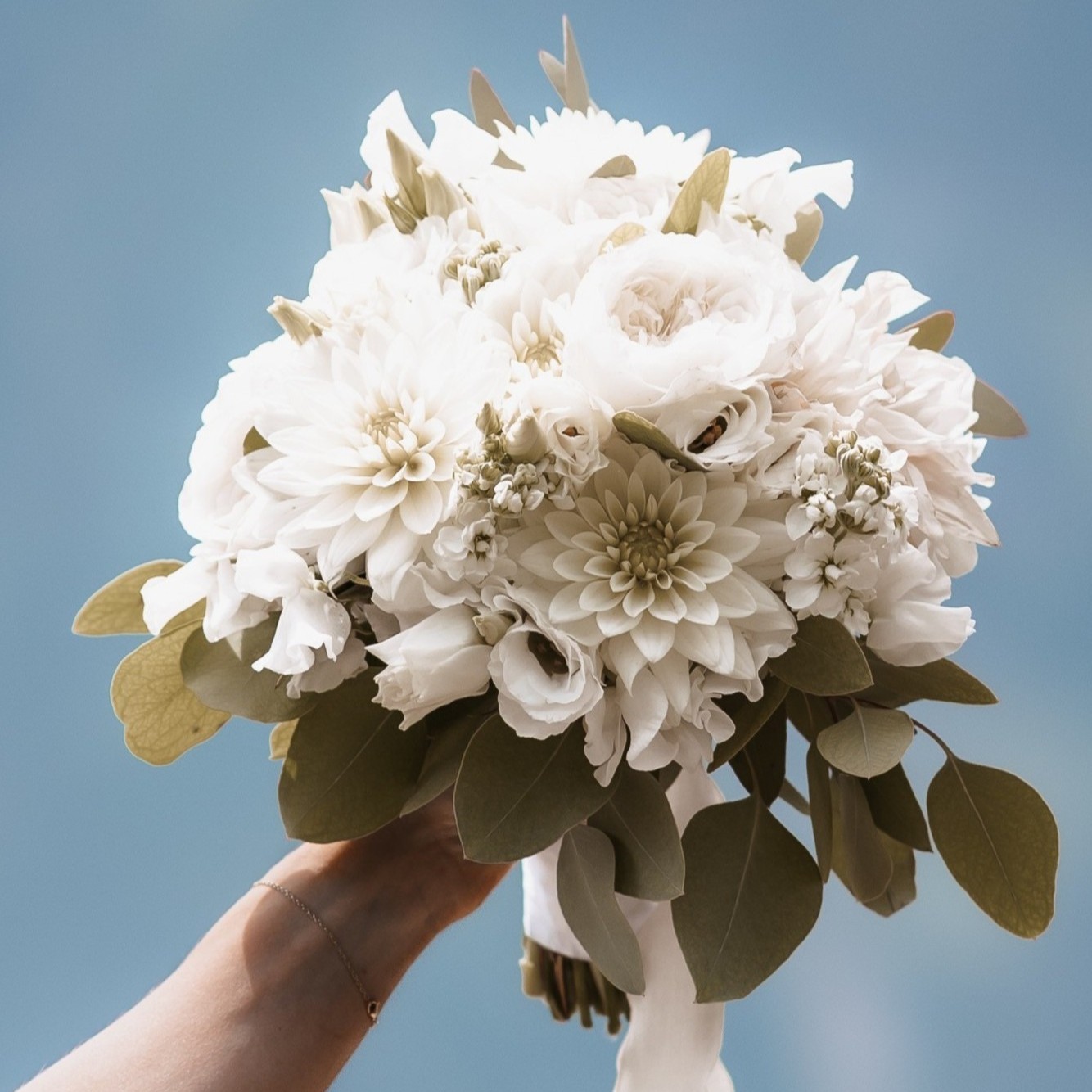 Brautstrauss aus weissen Blumen